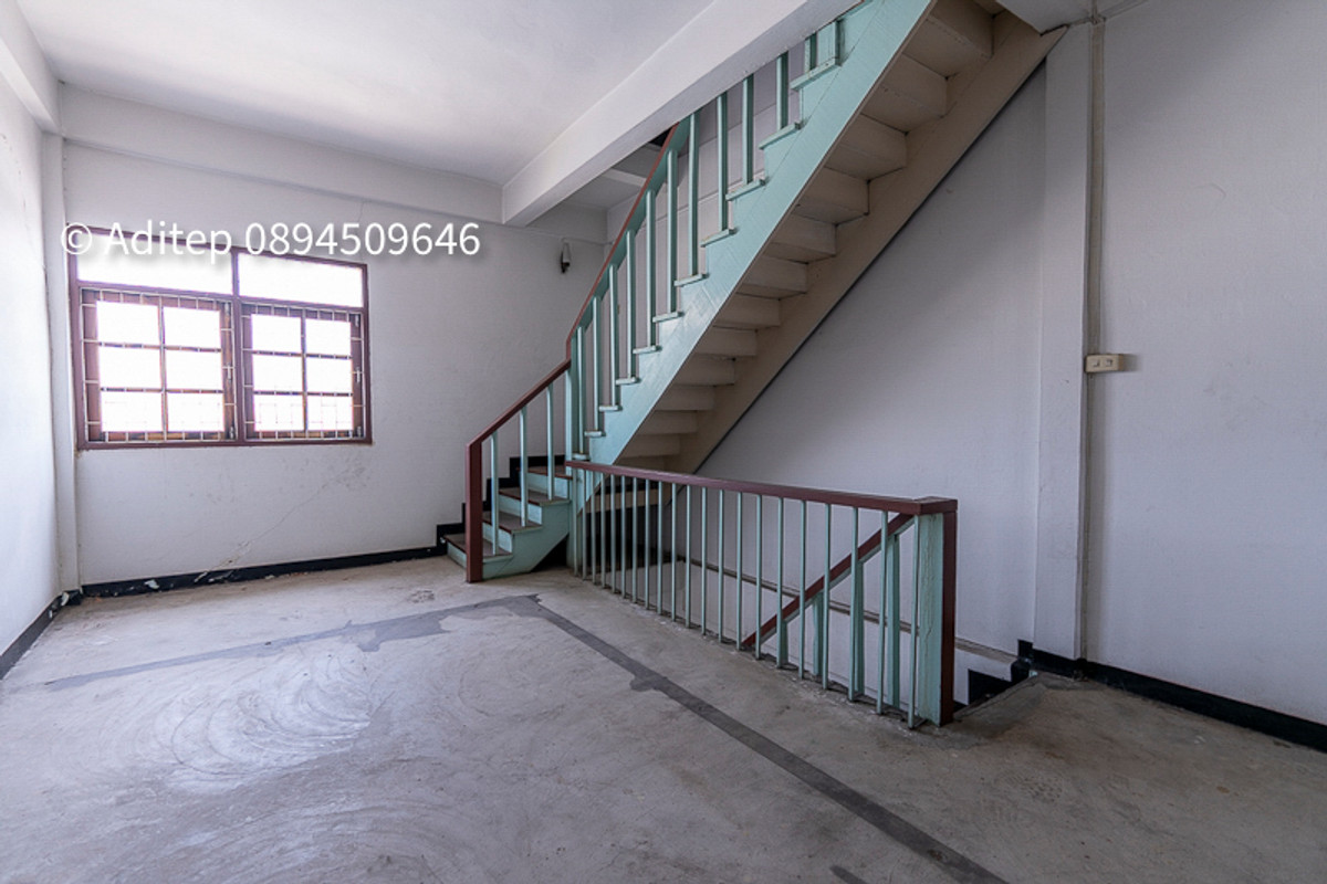 For SaleShop HousePinklao, Charansanitwong : Commercial building for sale on Thonburi side, 3 and a half floors, 22.2 sq m., walk to MRT Charan 13, only 150 meters | Soi Commerce Thonburi 4