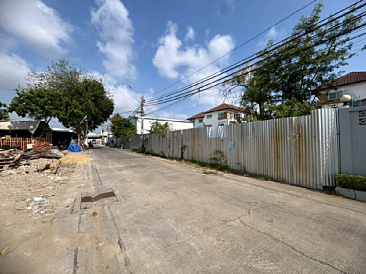 For SaleLandOnnut, Udomsuk : Land for sale, On Nut 17, Intersection 16, very beautiful, already filled, size 201 square wah (N.2060)