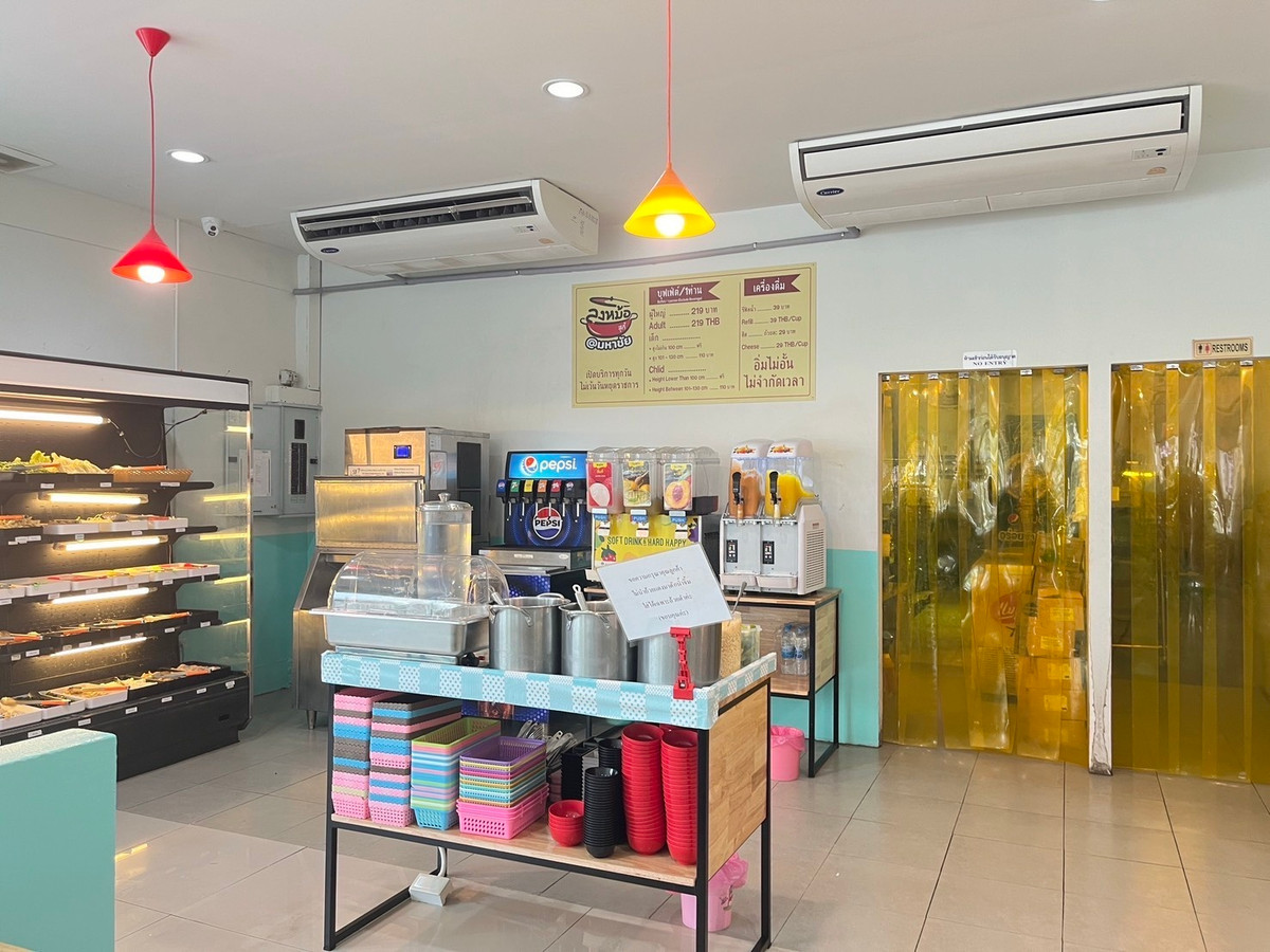 For LeaseholdRetail SpaceMahachai Samut Sakhon : Shabu shop for rent with Samut Sakhon brand, near Lotus, lots of parking, surrounding is a community.