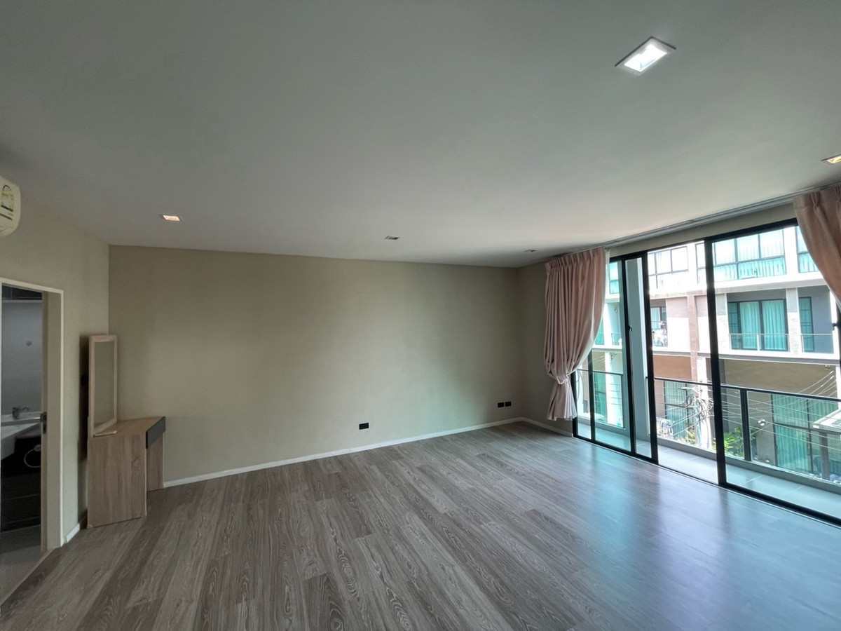 ขายทาวน์โฮมเกษตรศาสตร์ รัชโยธิน : ขาย บ้านกลางเมืองวิภาวดี  ซอยวิภาวดี 64 เเจ้งวัฒนะซอย 1 ใกล้ bts ราชภัฎพระนคร ม เกษตร ม ศรีปทุม เเละรถไฟฟ้าสายสีเเดง