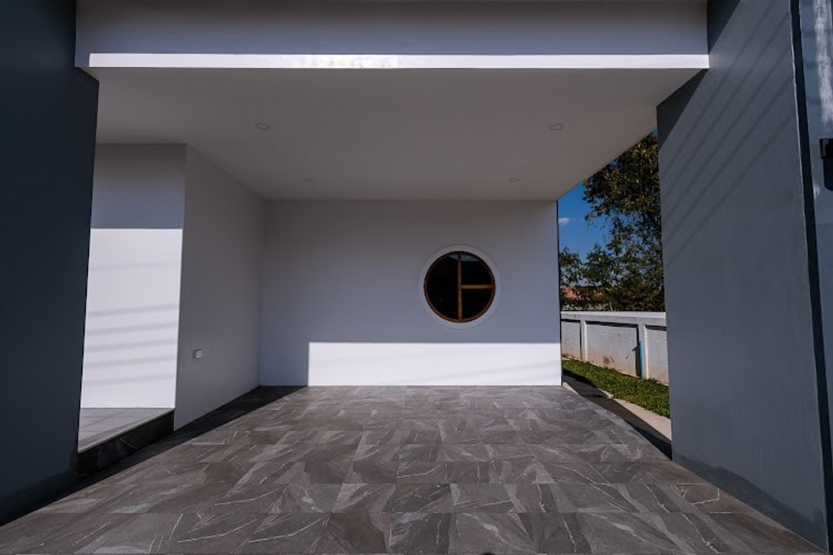 ขายบ้านเชียงราย : ✈️ ด่วน! ขายบ้านเดี่ยวพร้อมอยู่เชียงราย (โซนบ้านดู่) ดีไซน์มินิมอล พื้นที่กว้าง 88.6 ตร.ว. ใกล้สนามบินแม่ฟ้าหลวงเพียง 5 นาที! 🏡