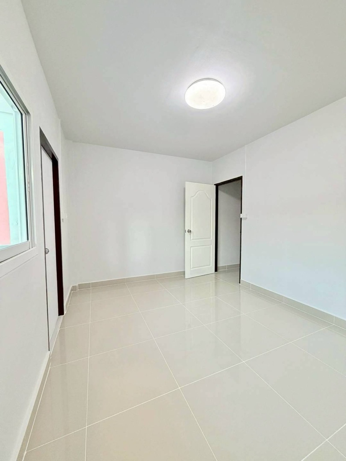 ขายบ้านนนทบุรี บางใหญ่ บางบัวทอง : ฟรีค่าธรรมเนียมการโอนภาษีและอากร