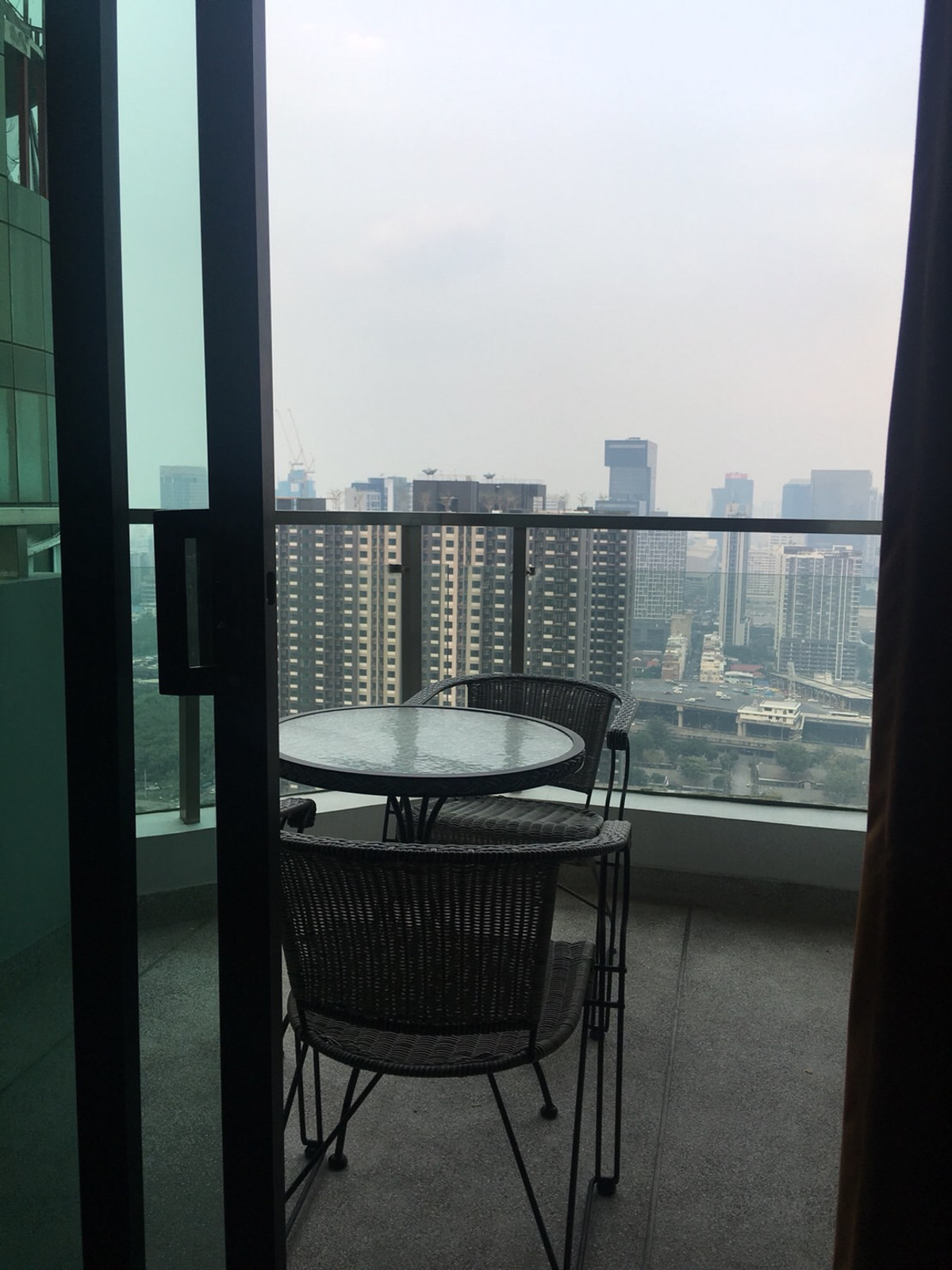 ขายคอนโดสุขุมวิท อโศก ทองหล่อ : ห้องมุม ชั้นสูง วิวเมืองอโศก — เป็นส่วนตัว เงียบ สบาย