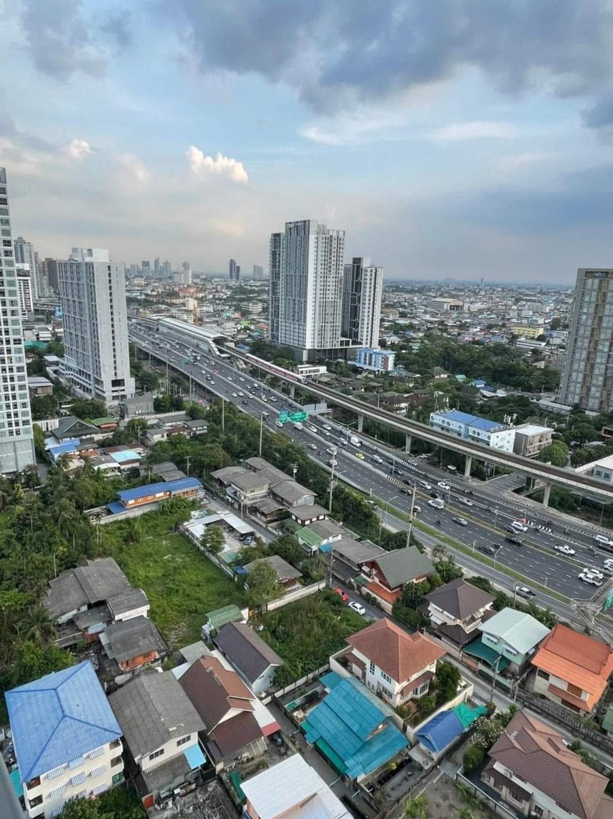 ให้เช่าคอนโดท่าพระ ตลาดพลู วุฒากาศ :  ⭐️ Elio Sathorn - Wutthakat ⭐️ 1 ห้องนอน ขนาด 33 ตรม. มีเฟอร์นิเจอร์ครบครัน