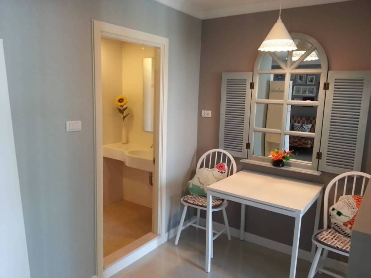 For RentCondoRama9, Petchburi, RCA : Condo, 11th floor, Building A, with furniture, beautifully decorated, for rent, Rama 9-Huai Khwang area. Near Rama IX Hospital, only 750 meters.