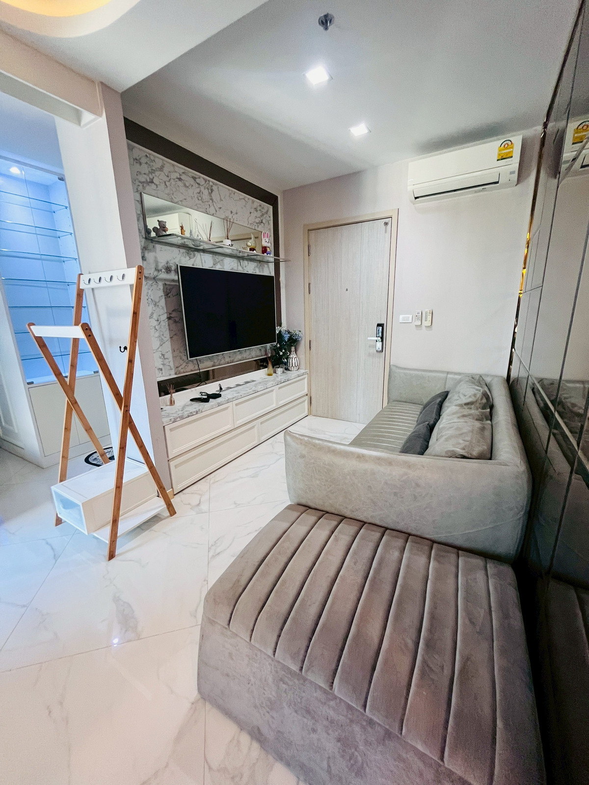 ให้เช่าคอนโดสุขุมวิท อโศก ทองหล่อ :  ปล่อยเช่าคอนโด Rhythm 36-38 พร้อมอยู่ ใจกลางสุขุมวิท 25000 บาท