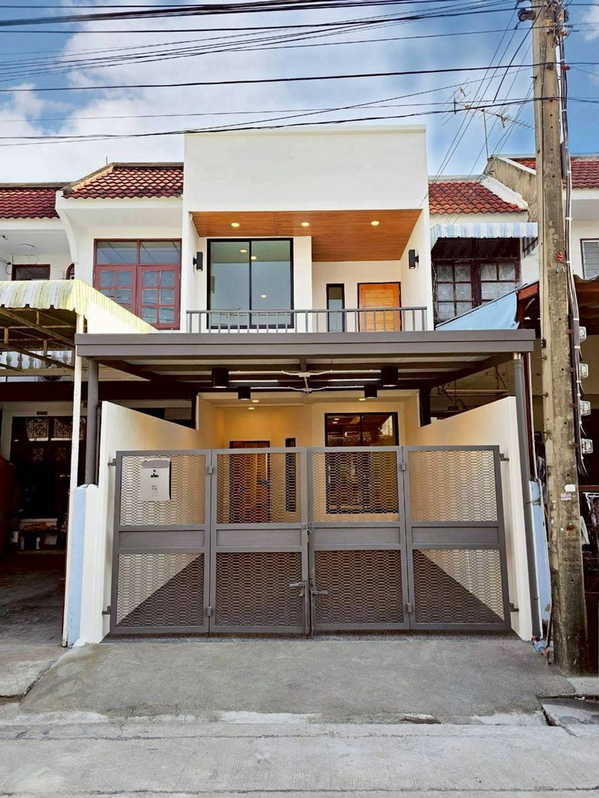 For SaleTownhomeVipawadee, Don Mueang, Lak Si : For sale ‼️ Townhouse, Yu Charoen Village, 2 floors, area 17.5 square meters, 2 bedrooms, 2 bathrooms, Soi Vibhavadi Rangsit 37, next to Vibhavadi Rangsit Road, Sanambin Subdistrict, Don Mueang District, Bangkok (good location, opposite Don Mueang Airport