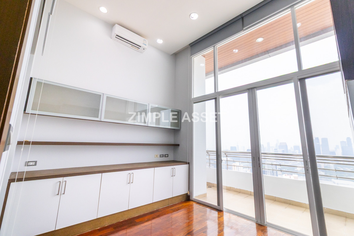 For RentSukhumvit, Asoke, Thonglor : Line ID: @zimple_asset Luxury aprtment in center of sukhumvit. Offering premium facilities for an elevated living experience. Surrounded by leading shopping malls in a prime location.