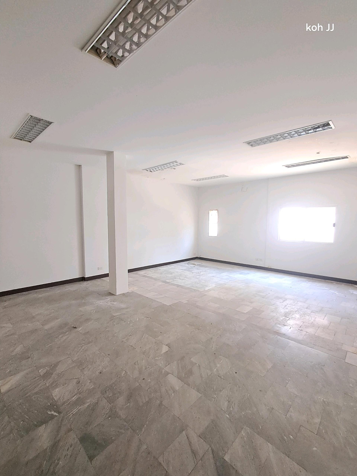 For RentTownhomePattanakan, Srinakarin : 🔥 Urgent for rent! Very cheap! Townhome with 5 floors, full of space 🔥
Prime location: opposite Seacon Square (Soi Srinakarin 40)
The best value in this area!