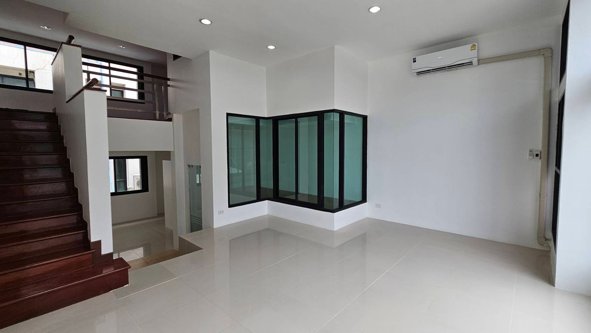 ขายทาวน์โฮมเลียบทางด่วนรามอินทรา : ทาวน์โฮม 3.5 ชั้น ทาวน์อินทาวน์ ใกล้โรงเรียนบดินทร์เดชา - โรงเรียนนานาชาติ เชื่อมต่อเส้นเลียบทางด่วนได้ทันที พร้อมเดินทางไปเอกมัย-ทองหล่อ 🚘