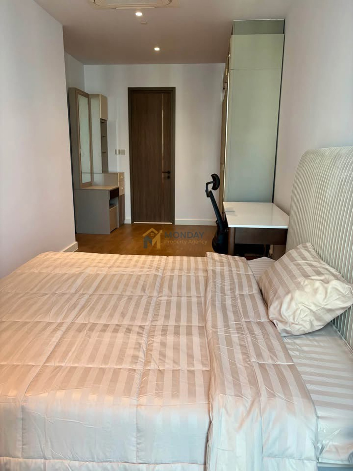 For RentCondoSathorn, Narathiwat : 🔥 Available Now! Ready to Move In! Washing Machine Included. Supalai Icon Sathorn. Book Now Before It's Gone! 🔥 MD-26028822