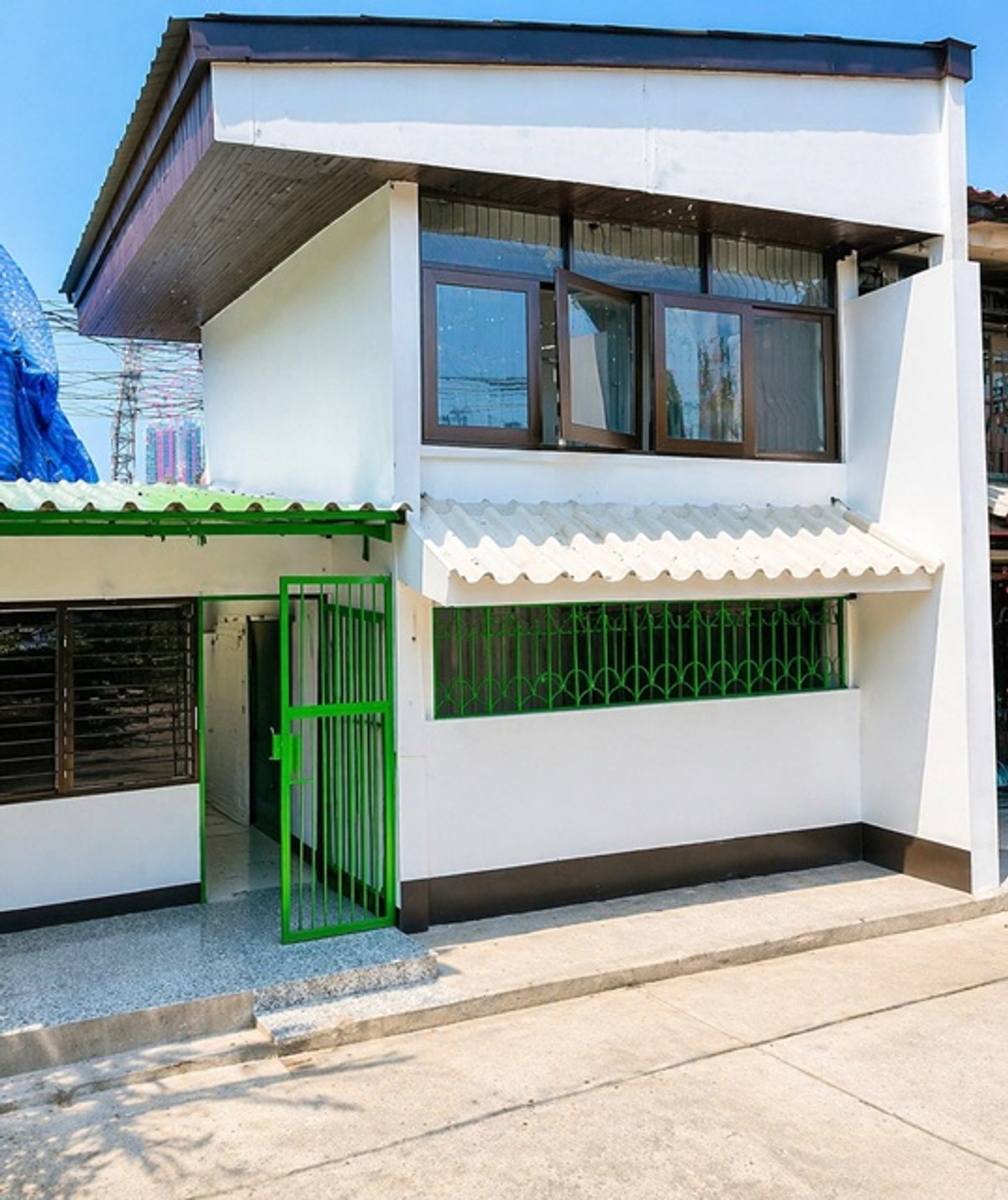 For RentTownhomeRama 8, Samsen, Ratchawat : BTS Saphan Khwai 750m. 25 sq.wa. 200 sq.m.Soi Inthamara 1-8 2-bed 1-bath townhouse near 14,998 B-M