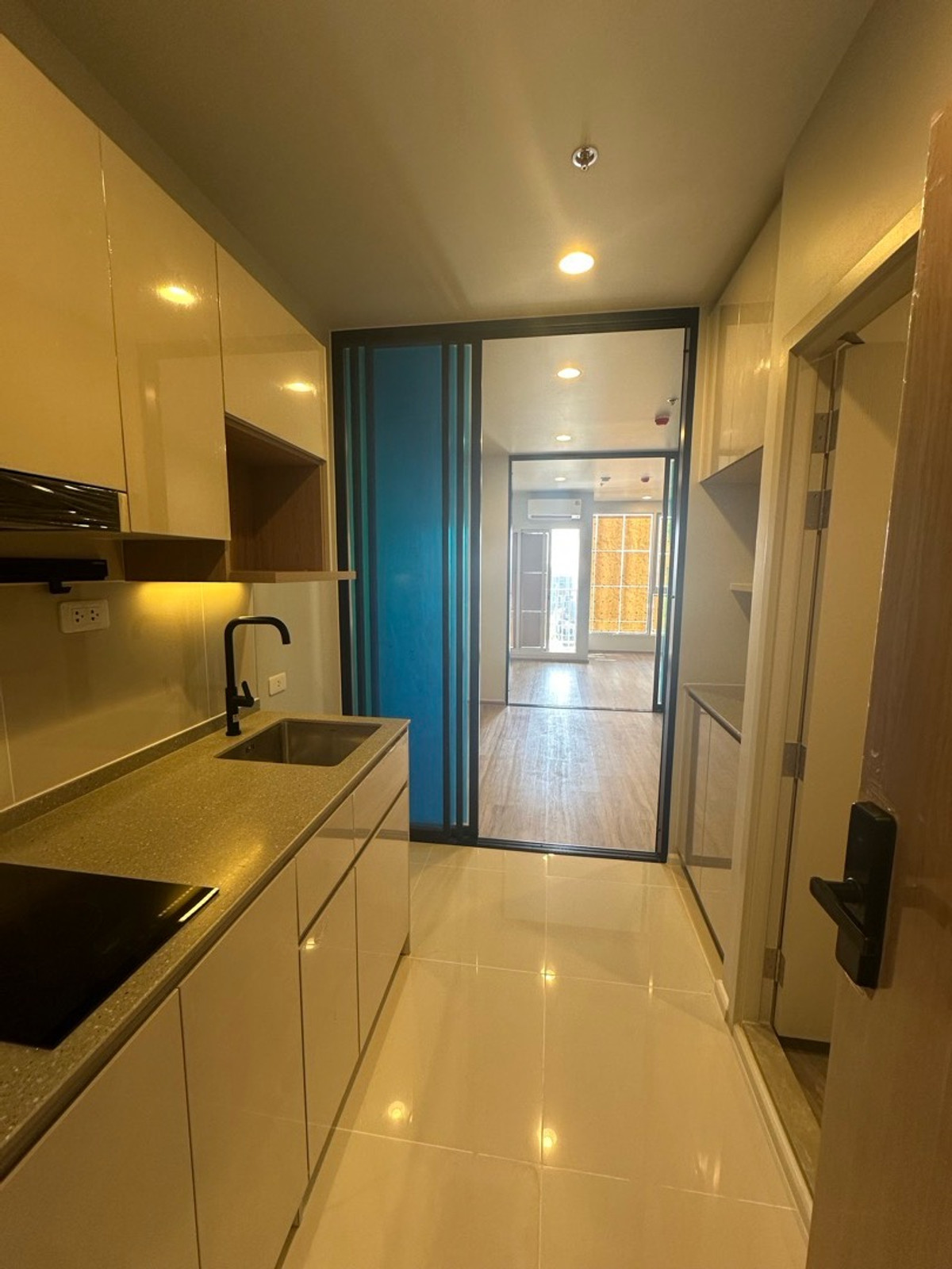 ขายดาวน์คอนโดสุขุมวิท อโศก ทองหล่อ : 1 นอนรีบขาย 5.3 ล้าน ใกล้ bts ทองหล่อ 250 เมตร