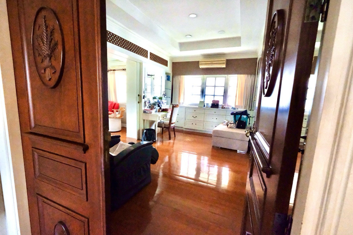 ขายบ้านปิ่นเกล้า จรัญสนิทวงศ์ : ✨คฤหาสน์ส่วนตัว บนพื้นที่1ไร่1งาน2ตร.ว. กรุงเทพ ตลิ่งชัน หมู่บ้าน กฤษดานคร14 (Luxury House Krissadanakorn14)