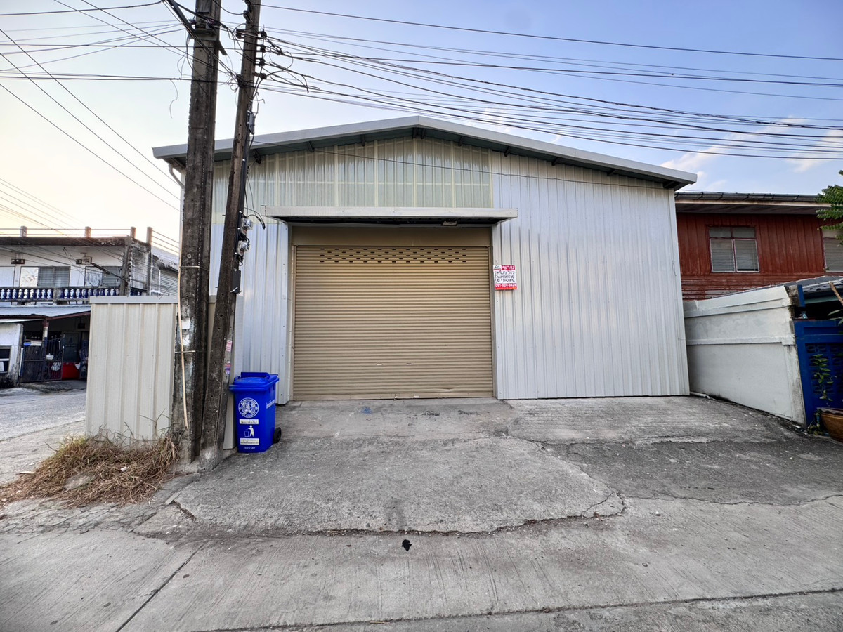 For SaleWarehouseSamut Prakan,Samrong : For sale cheap, corner warehouse New design and decoration of the whole house, Bang Pu Nakhon 1/2 with office (N.1462)