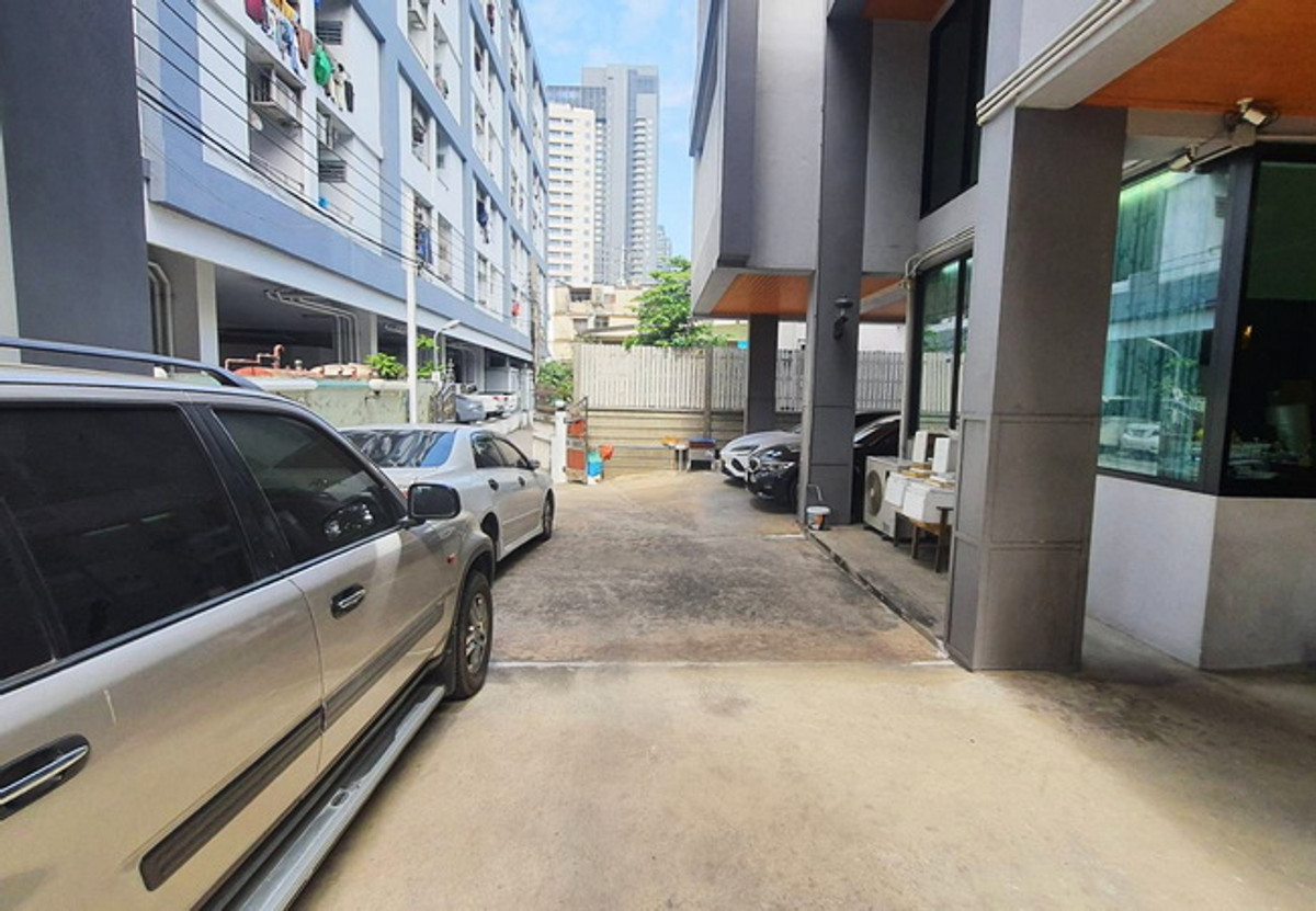 For SaleHome OfficeRatchathewi,Phayathai : Home office for sale, Soi Mo Leng, Ratchaprarop Road, Ratchathewi, Bangkok, area 107 sq m, 3 floors, 7 bedrooms, 8 bathrooms, price negotiable.
