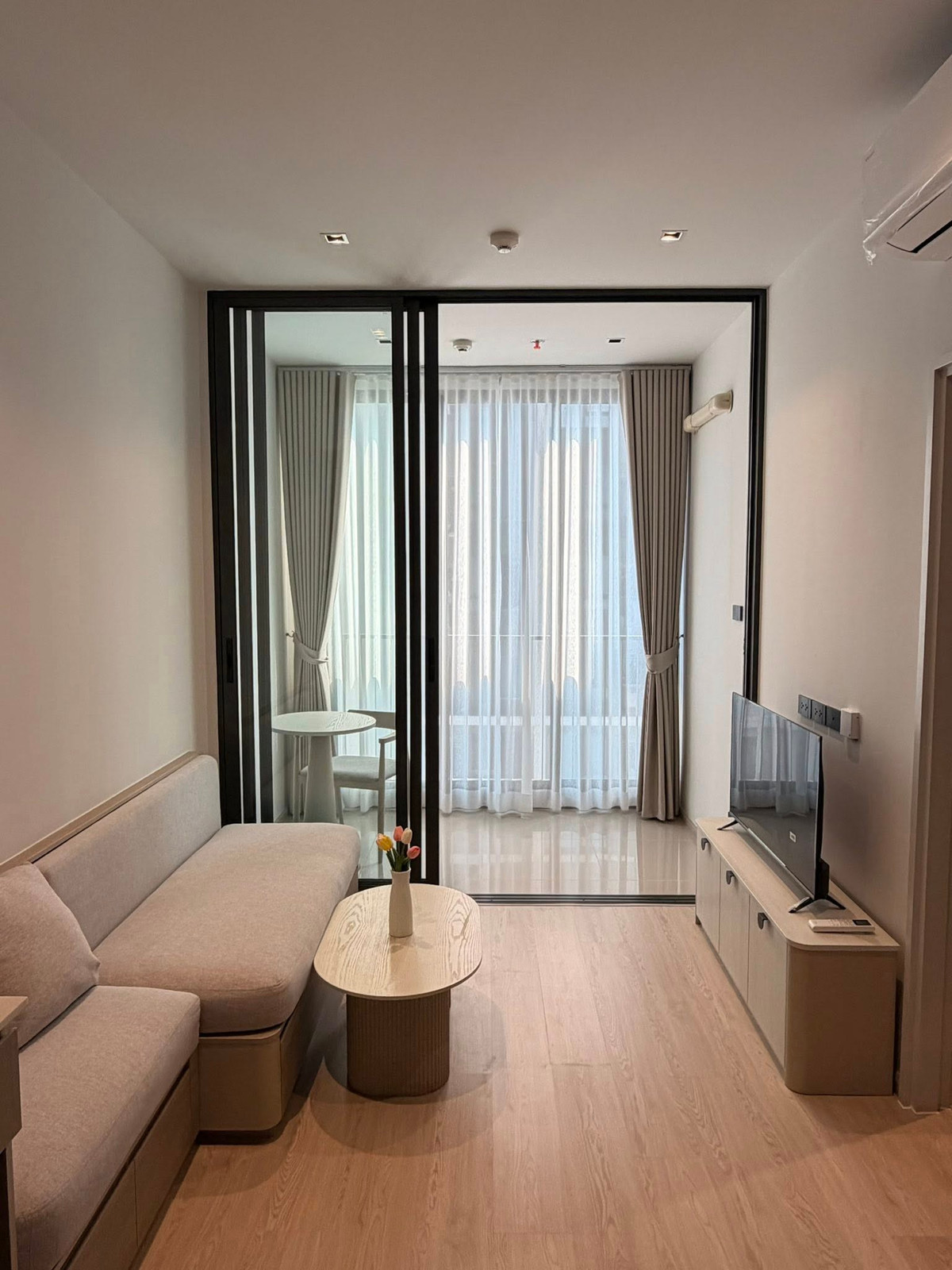 For RentCondoWongwianyai, Charoennakor : ⭐️ Reference Sathorn-Wongwianyai ⭐️1 bedroom plus has complete furniture and electrical appliances.