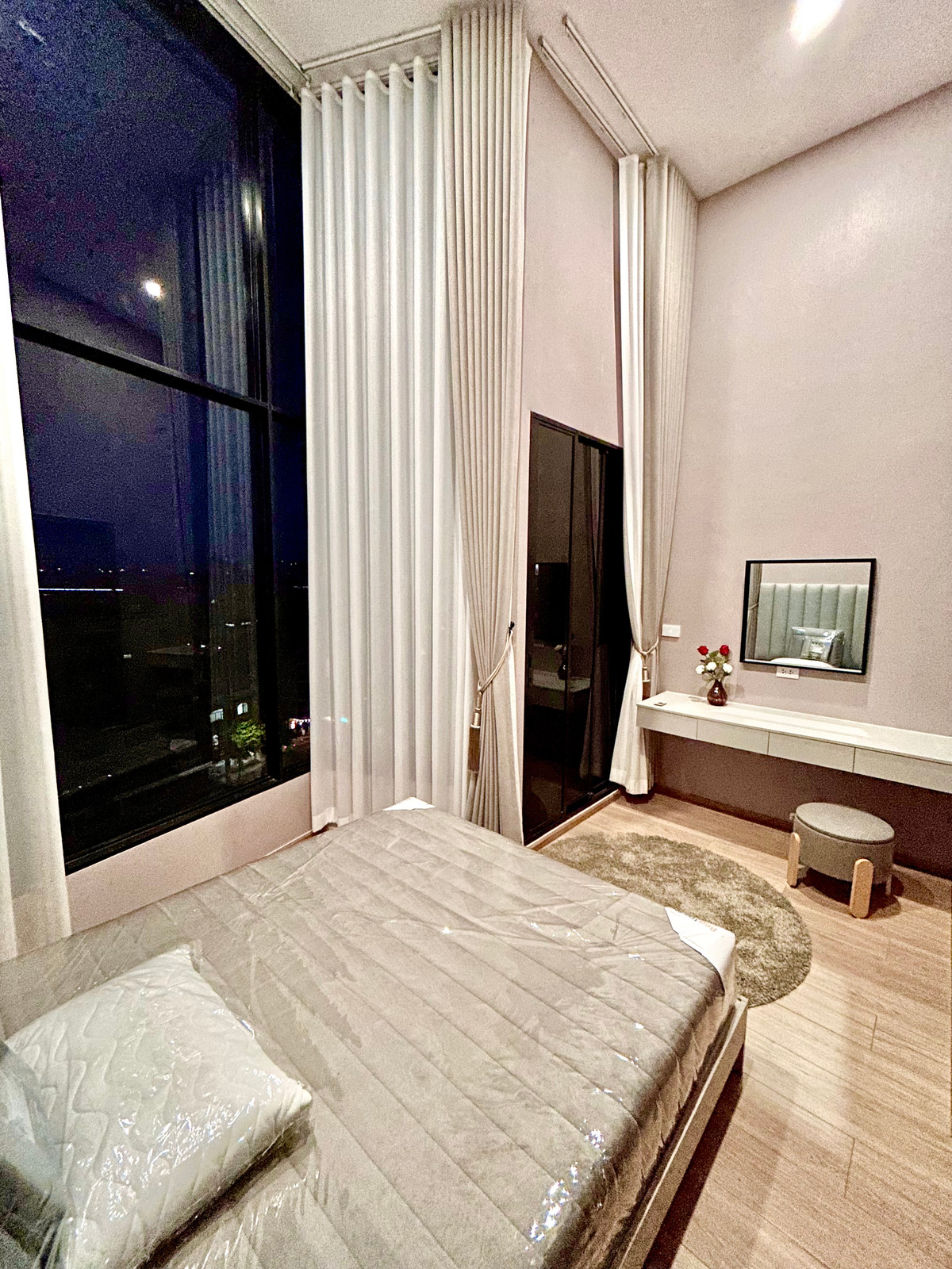 For RentCondoOnnut, Udomsuk : 🏙️ KnightsBridge Space Sukhumvit - Rama 4 ✨ Very beautiful room! High ceiling, airy, good location