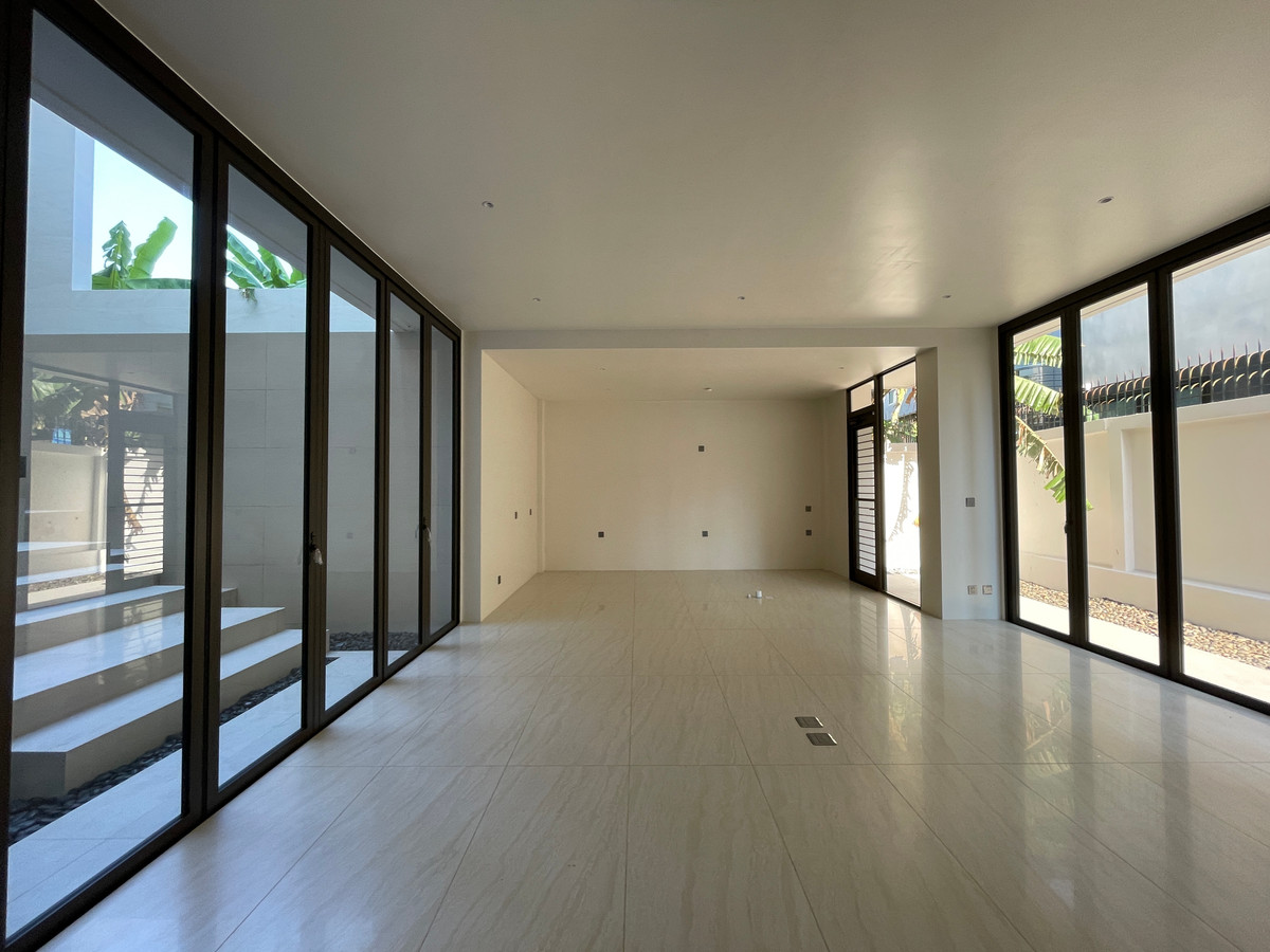 ขายบ้านเลียบทางด่วนรามอินทรา : 🔥 EXCLUSIVE PROMOTION 🔥โอกาสสุดท้ายในการครอบครองในราคาพิเศษที่สุด [ขาย] 💎 Ultra Luxury Show Unit | ELIVA Ekkamai - Eastville 💎 บ้านเดี่ยวหรู 3 ชั้น ดีไซน์ Mid-Century Modern — ความเป็นส่วนตัวสูงสุดเพียง 4 ยูนิตในโครงการ!