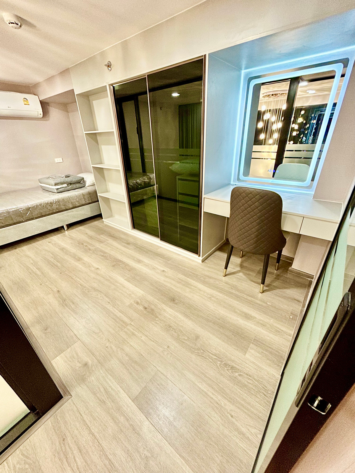 For RentCondoOnnut, Udomsuk : 🏙️ KnightsBridge Space Sukhumvit - Rama 4 ✨ Very beautiful room! High ceiling, airy, good location