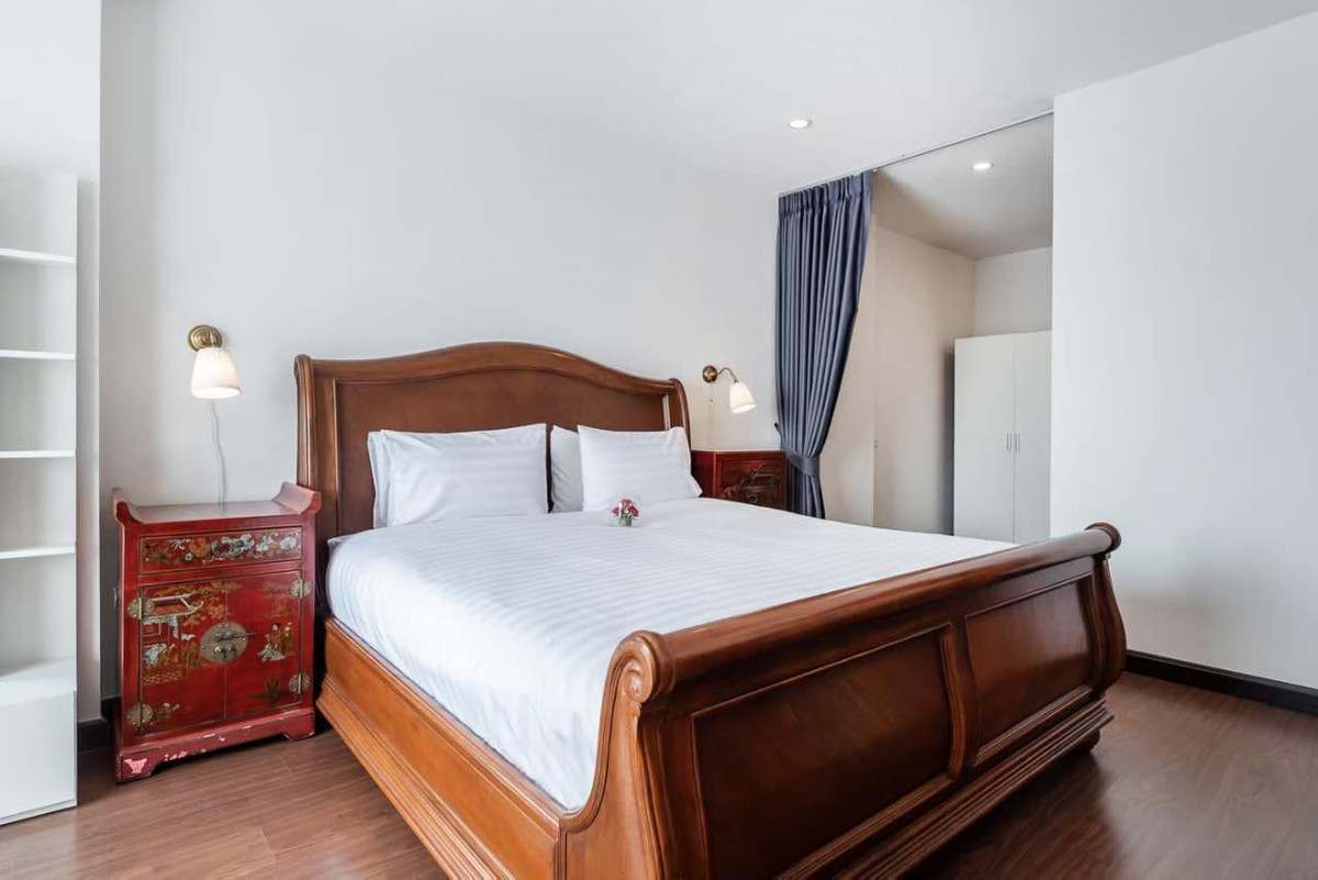 For RentCondoRatchadapisek, Huaikwang, Suttisan : For rent Baan Klang Krung Resort, prime location in Ratchada! Big room 63.5 sq m., near MRT Huai Khwang, only 17,900/month.