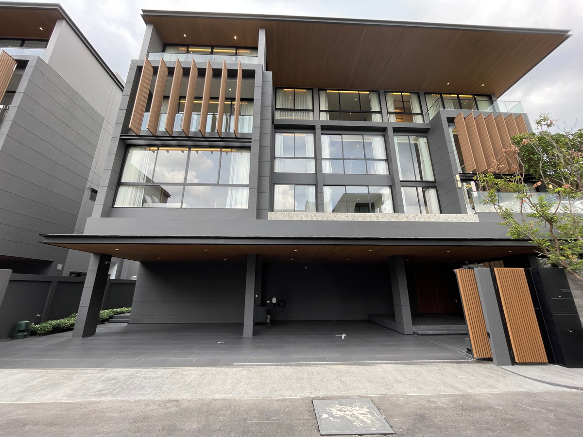 ขายบ้านเลียบทางด่วนรามอินทรา : "หนึ่งเดียวบนเลียบด่วน! Cira Residences บ้านเดี่ยว Ultra-Luxury 3.5 ชั้น พื้นที่ 845 ตร.ม. พร้อมสระว่ายน้ำส่วนตัว | ใกล้ทองหล่อ-พระราม 9 เพียงไม่กี่นาที (สังคมส่วนตัวเพียง 9 ยูนิต)"