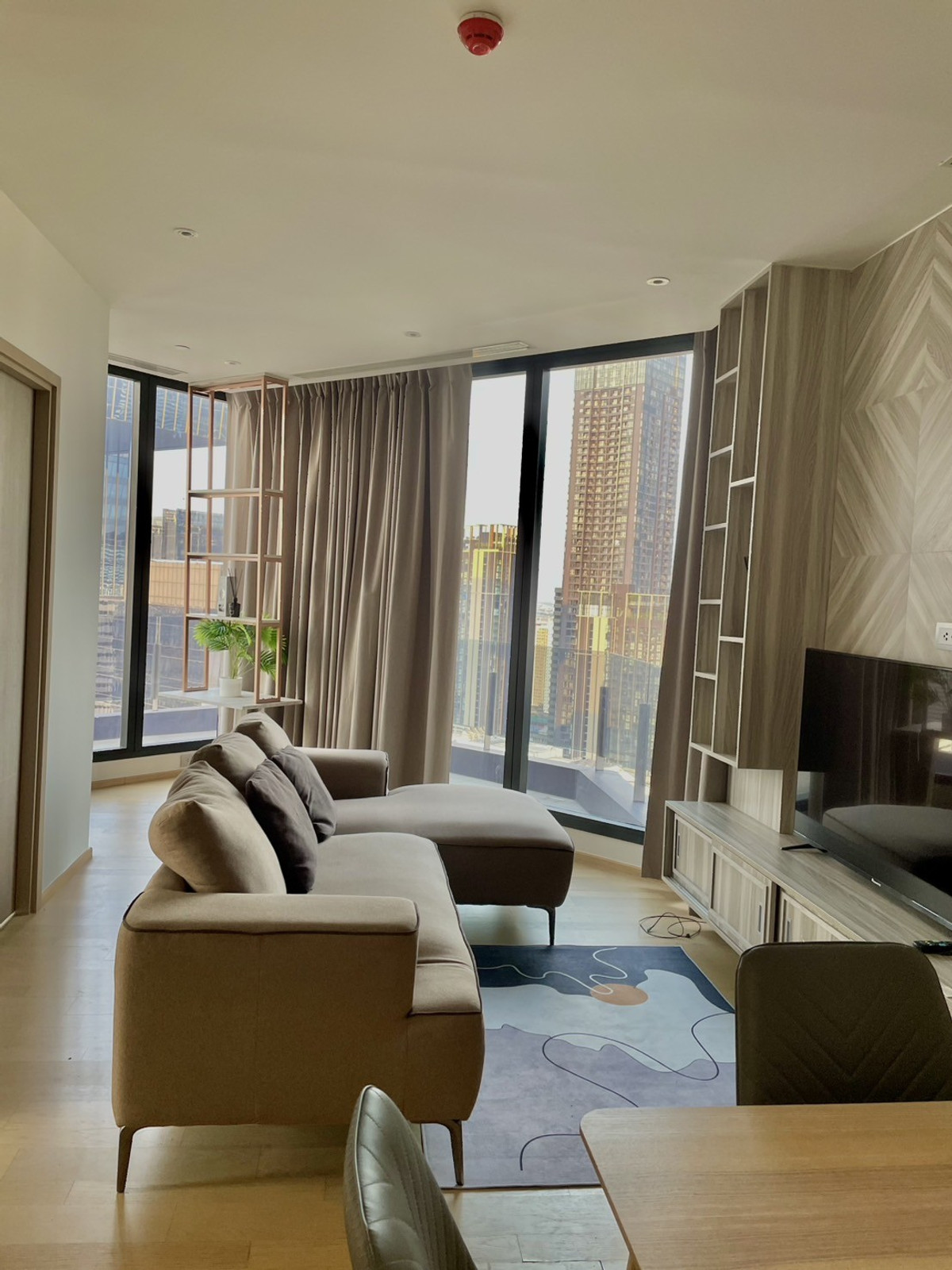 For RentCondoRama9, Petchburi, RCA : ⭐️Ashton Asoke - Rama 9⭐️ 2 bedrooms, 2 bathrooms, 91 sq m., fully furnished with electrical appliances.