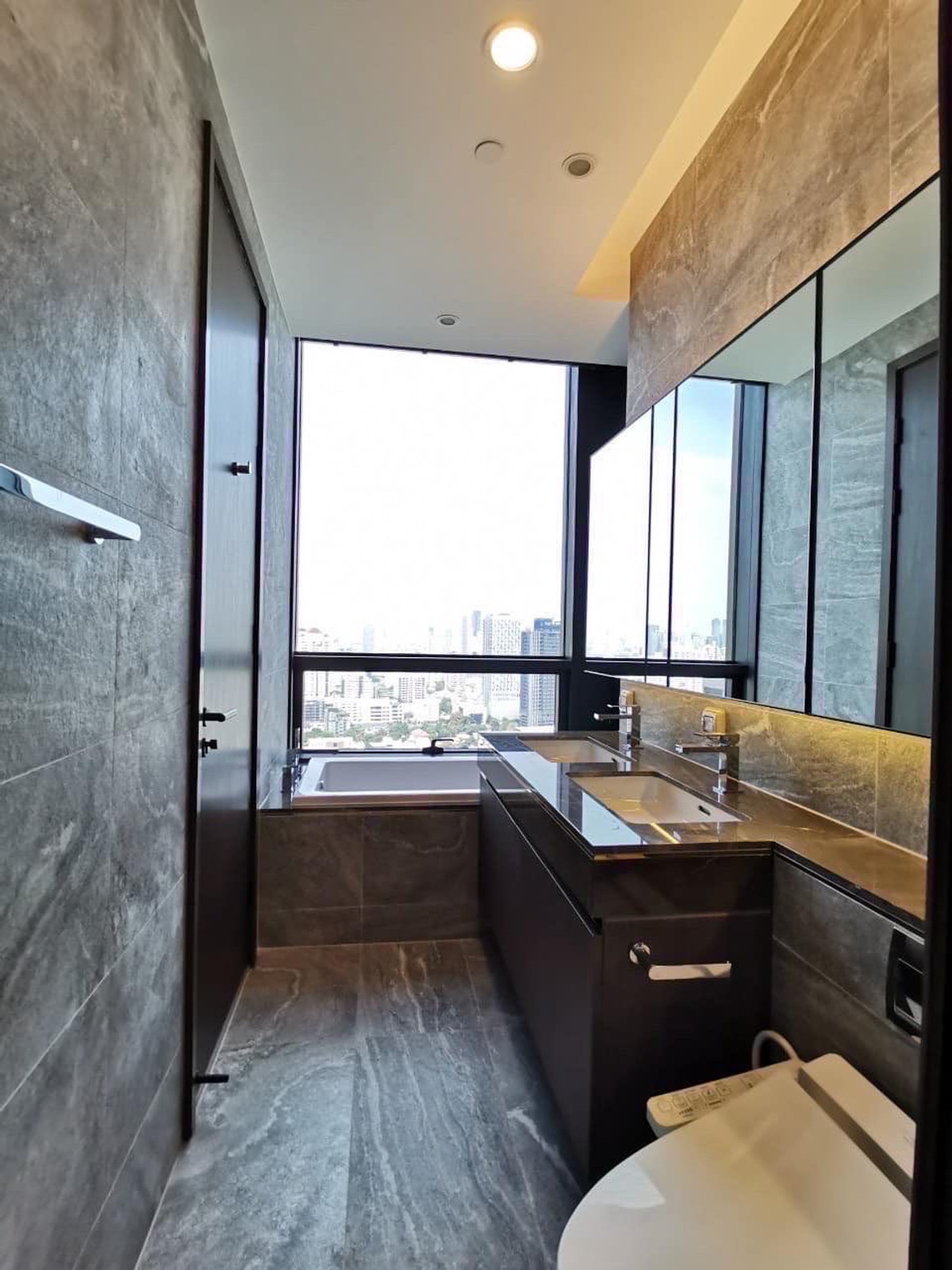 For RentCondoSukhumvit, Asoke, Thonglor : SK093/Luxury condo for rent, The Esse Sukhumvit 36, potential location.
