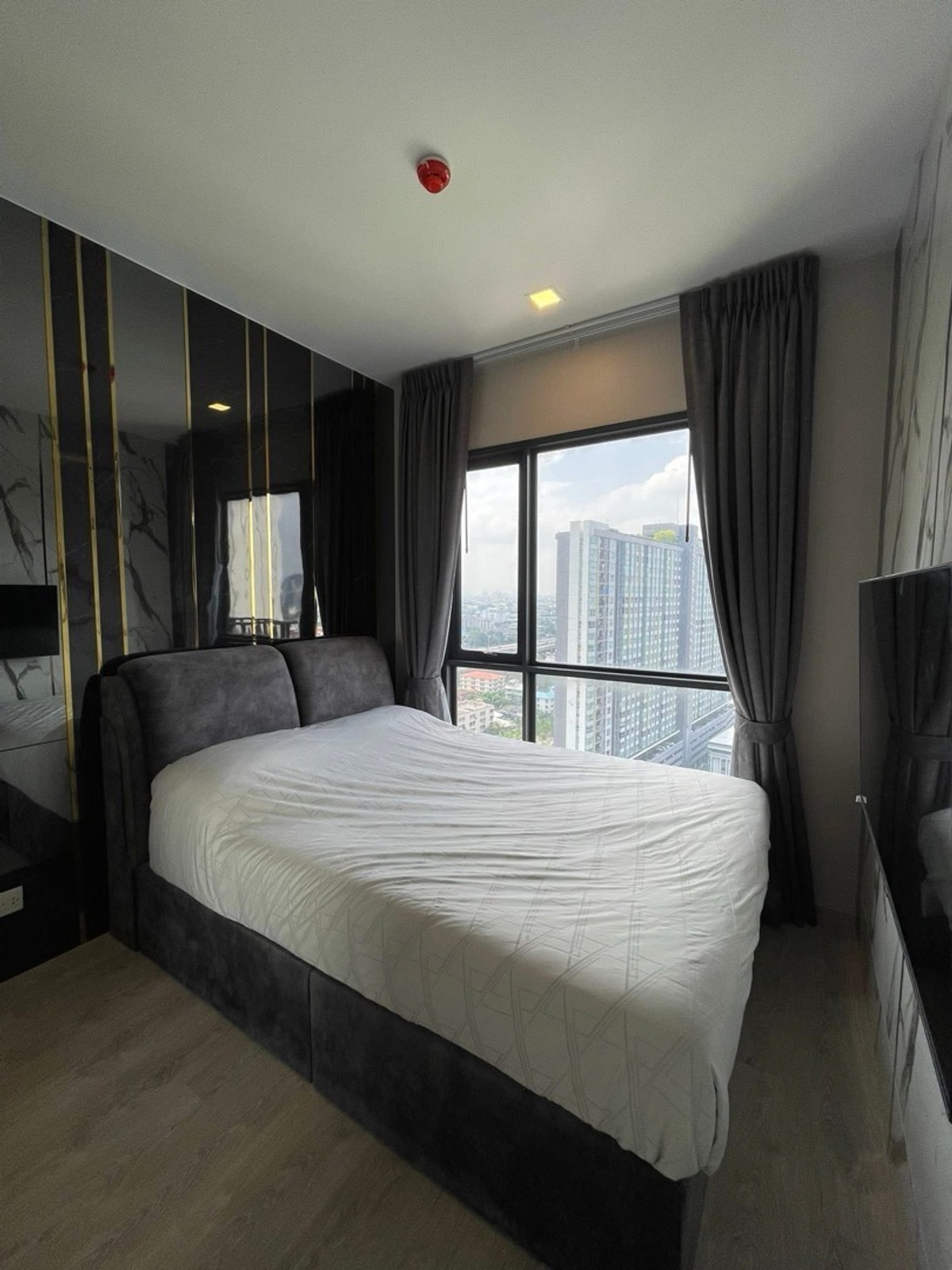 For RentCondoRama9, Petchburi, RCA : The Tree Pattanakarn Ekkamai