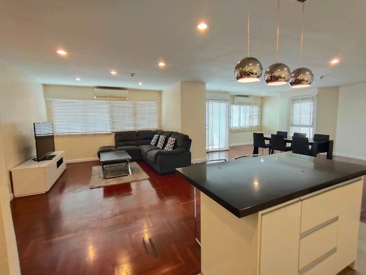 ให้เช่าคอนโดสีลม ศาลาแดง บางรัก : Silom Condominium【𝐒𝐄𝐋𝐋 & 𝐑𝐄𝐍𝐓】🔥โครงสร้างชัด ให้ความรู้สึกมั่นคง🔥 ติดต่อไลน์ไอดี: @hacondo