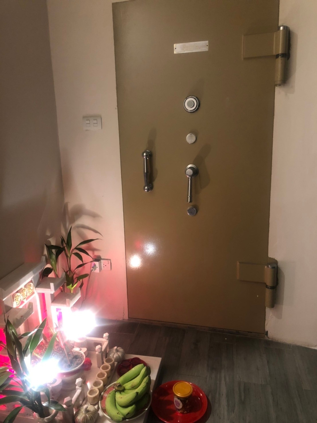 Shop HouseWongwianyai, Charoennakor : Shophouse for sale, Charoen Nakhon 18, commercial building, 1 unit, 4 floors + roof deck, steel frame, 300 sq m., 15 sq m, Khlong San, BTS Krung Thon Buri, iconsiam, Sena Fest, Renovated already.