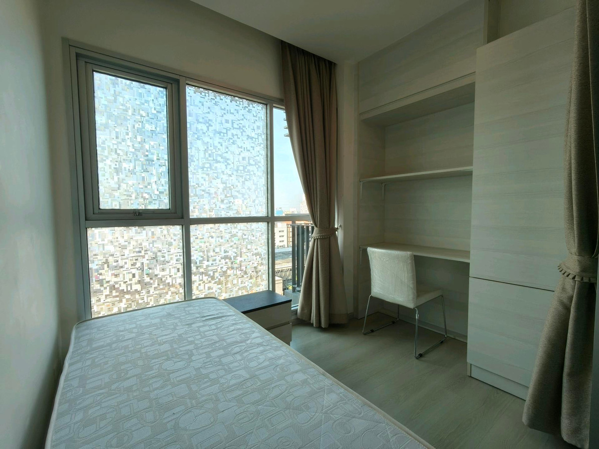 For RentCondoRatchadapisek, Huaikwang, Suttisan : FOR RENT: Spacious 2-Bedroom Unit with Enclosed Kitchen