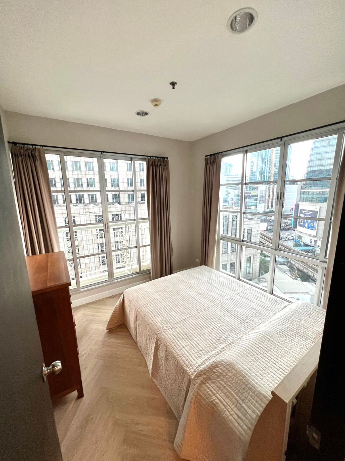 ให้เช่าคอนโดสุขุมวิท อโศก ทองหล่อ : ให้เช่า คอนโด  CITISMART Sukhumvit 18  2 ห้องนอน  87 ตร.ม. ติด BTSอโศก  