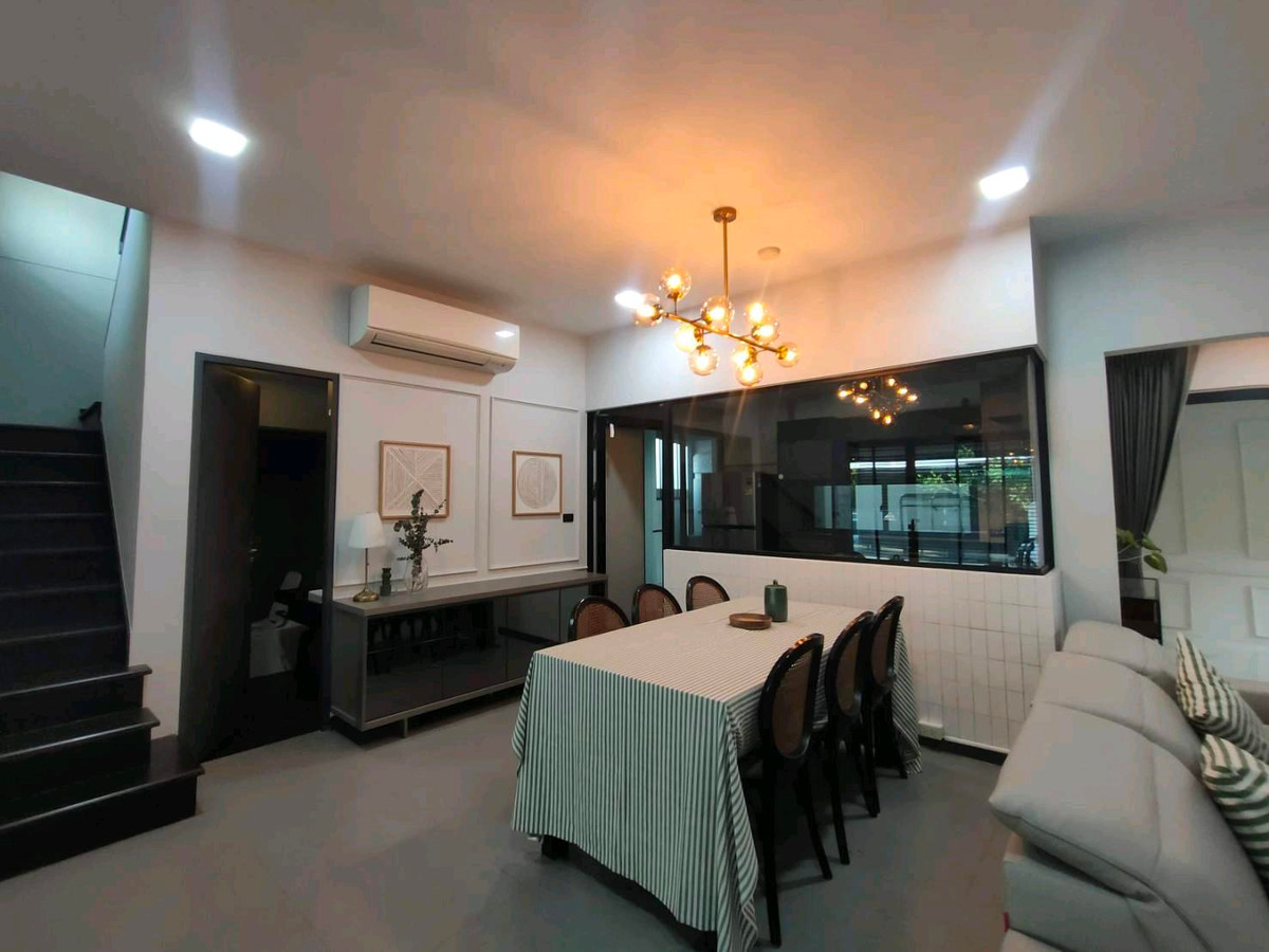 ทาวน์โฮมบางนา แบริ่ง ลาซาล : ขายด่วน / ให้เช่า วีเว่ บางนา กม.7
Tel: 083-966-3665 