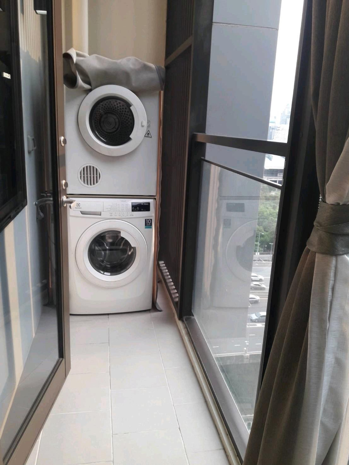 ให้เช่าคอนโดพระราม 9 เพชรบุรีตัดใหม่ RCA : ให้เช่า Chewathai Residence Asoke ราคา 25,000 บาท [MPr260402]