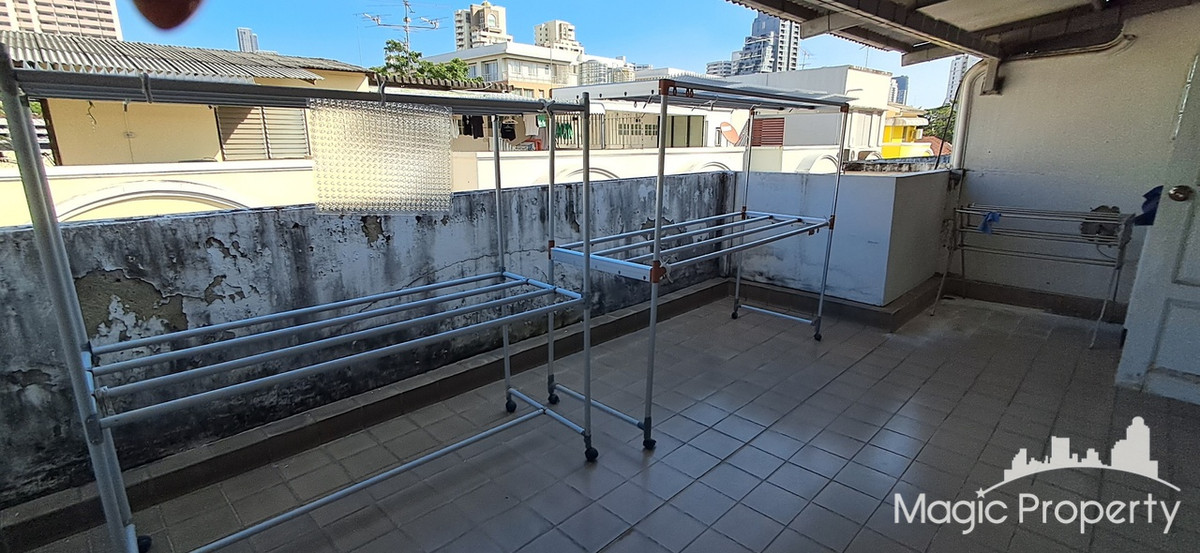 For RentShop HouseSukhumvit, Asoke, Thonglor : Commercial building For Rent in Soi Sukhumvit 39, Khlong Tan Nuea, Watthana, Bangkok