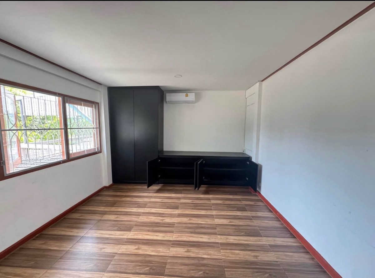 ขายบ้านพัฒนาการ ศรีนครินทร์ : ขายบ้านเดี่ยว พัฒนาการ 53 ใกล้แอร์พอร์ตลิงก์หัวหมาก 5 ห้องนอน ขนาด 90 ตร.ว ฟังก์ชันครบ เหมาะอยู่อาศัยจริงในทำเลศักยภาพ