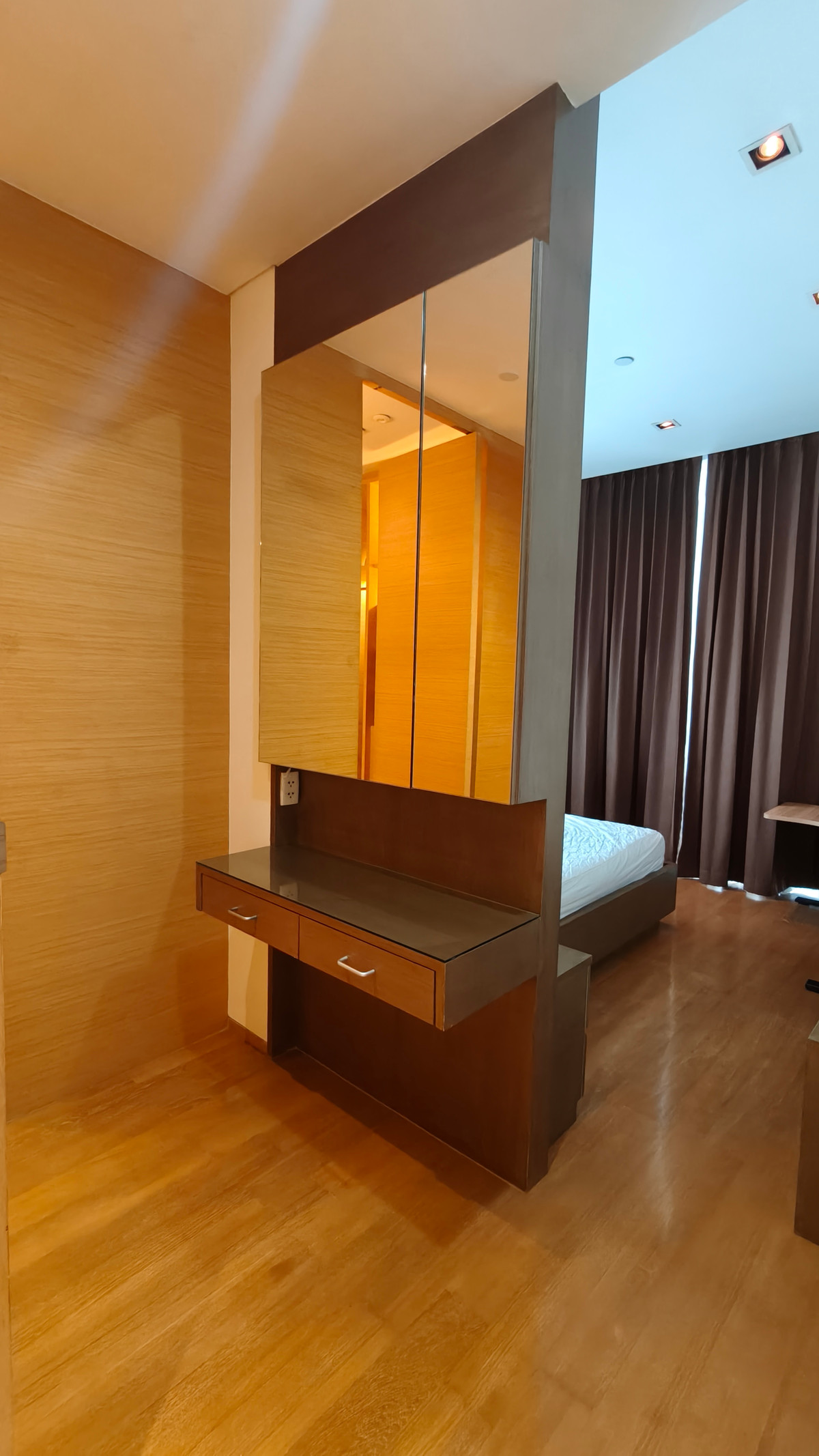 ขายคอนโดสีลม ศาลาแดง บางรัก : ขายคอนโดศาลาแดง เรสซิเดนซ์ 