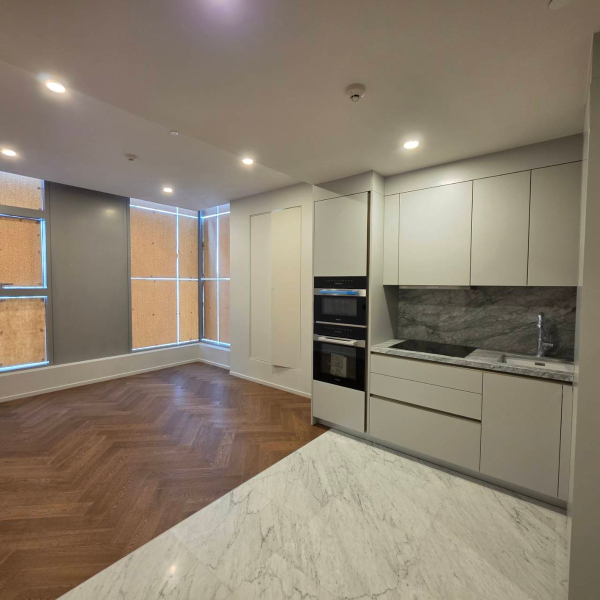 ขายคอนโดสุขุมวิท อโศก ทองหล่อ : Hot Price The Residence 38 คอนโด unit น้อย 1bedroom 57.11sq.m. ระดับ luxury only 20.99mb. นัดชม 0957615782