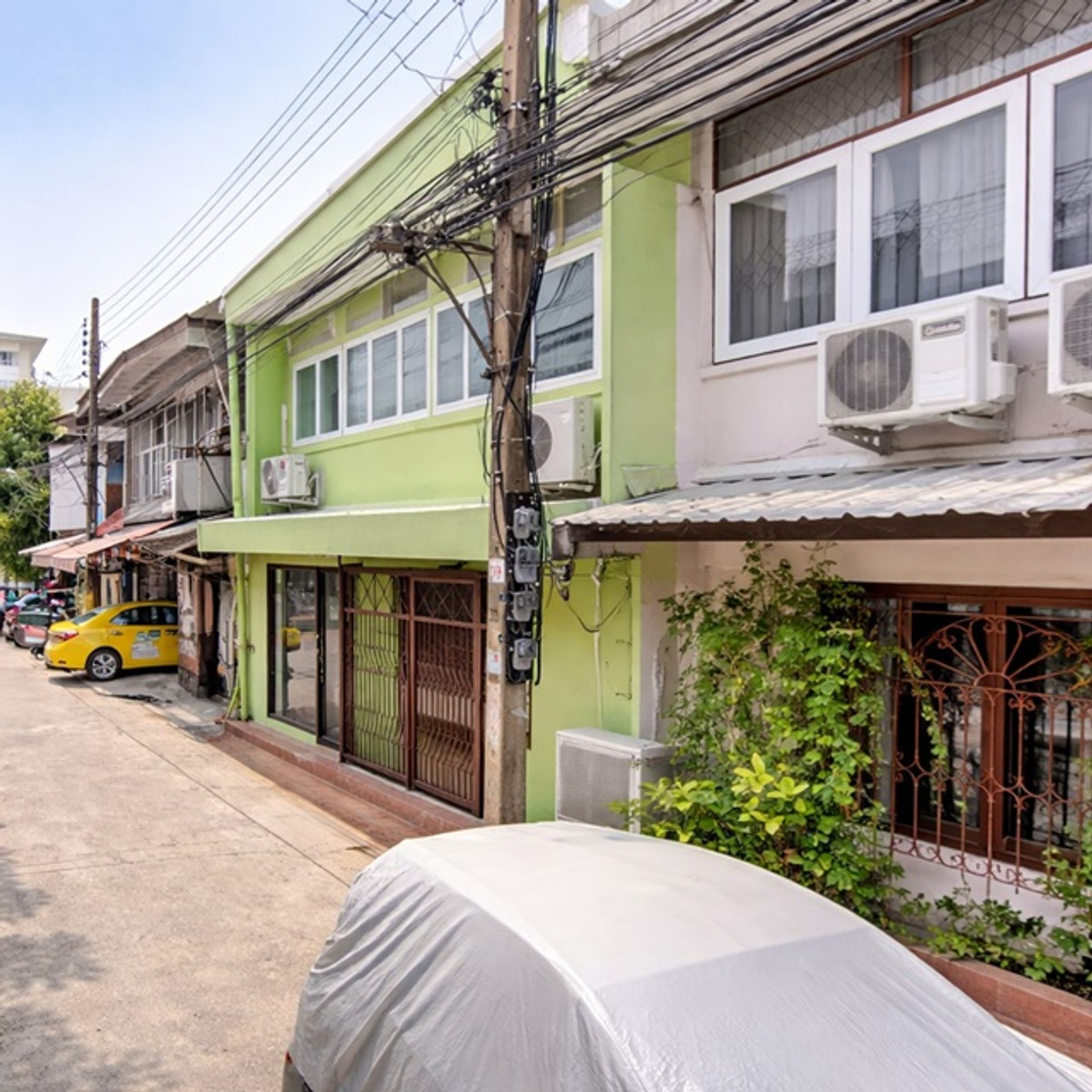 For RentTownhomeRama 8, Samsen, Ratchawat : BTS Saphan Khwai 750m. 25 sq.wa. 200 sq.m.Soi Inthamara 1-8 2-bed 1-bath townhouse near 14,998 B-M