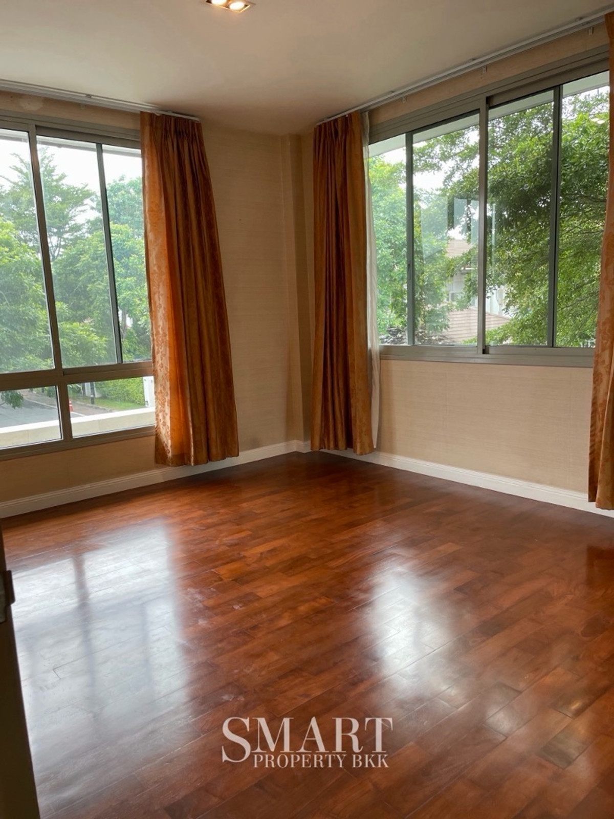 For RentHouseVipawadee, Don Mueang, Lak Si : 📍 Hyde Park Donmueang : Type C1 | Private Luxury Family Home. Only 5 min. to Harrow IS.