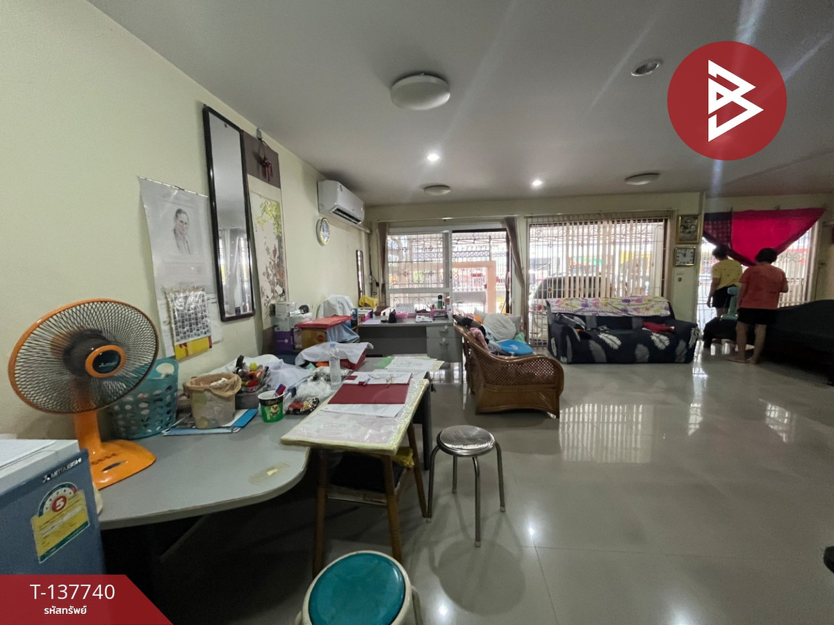 For SaleTownhomeSamut Prakan,Samrong : Townhouse for sale, 3 floors, area 32 sq m, Theparak, Samut Prakan.