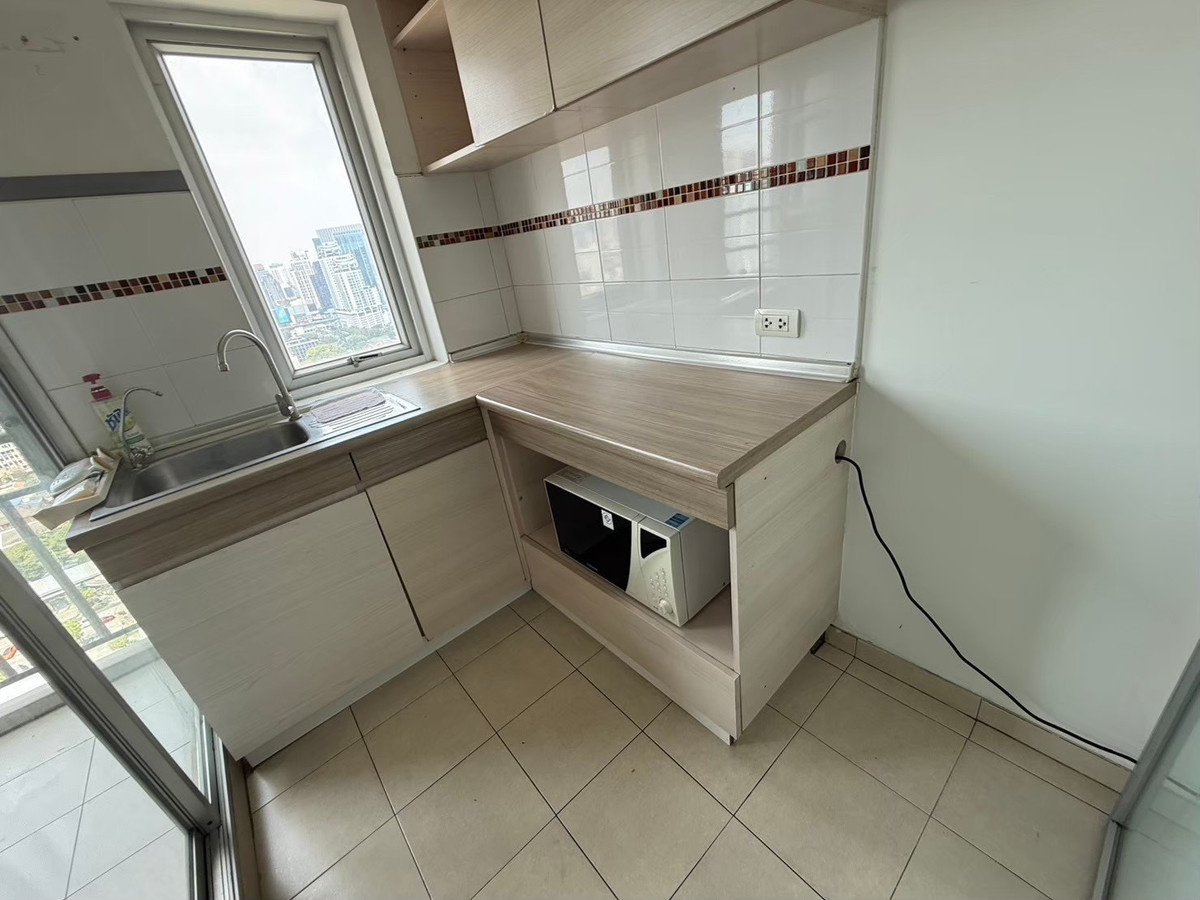 For RentCondoKhlongtoei, Kluaynamthai : Condo for rent : Lumpini Rama 4 Kluaynamthai(( BTS Ekkamai)) MK-02 line @livingbkk