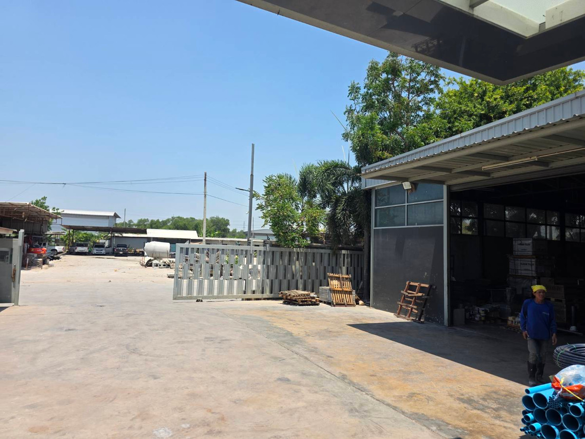 For SaleFactoryNonthaburi, Bang Yai, Bangbuathong : Land for sale with warehouse, factory, office and worker housing, price only 48 million baht.