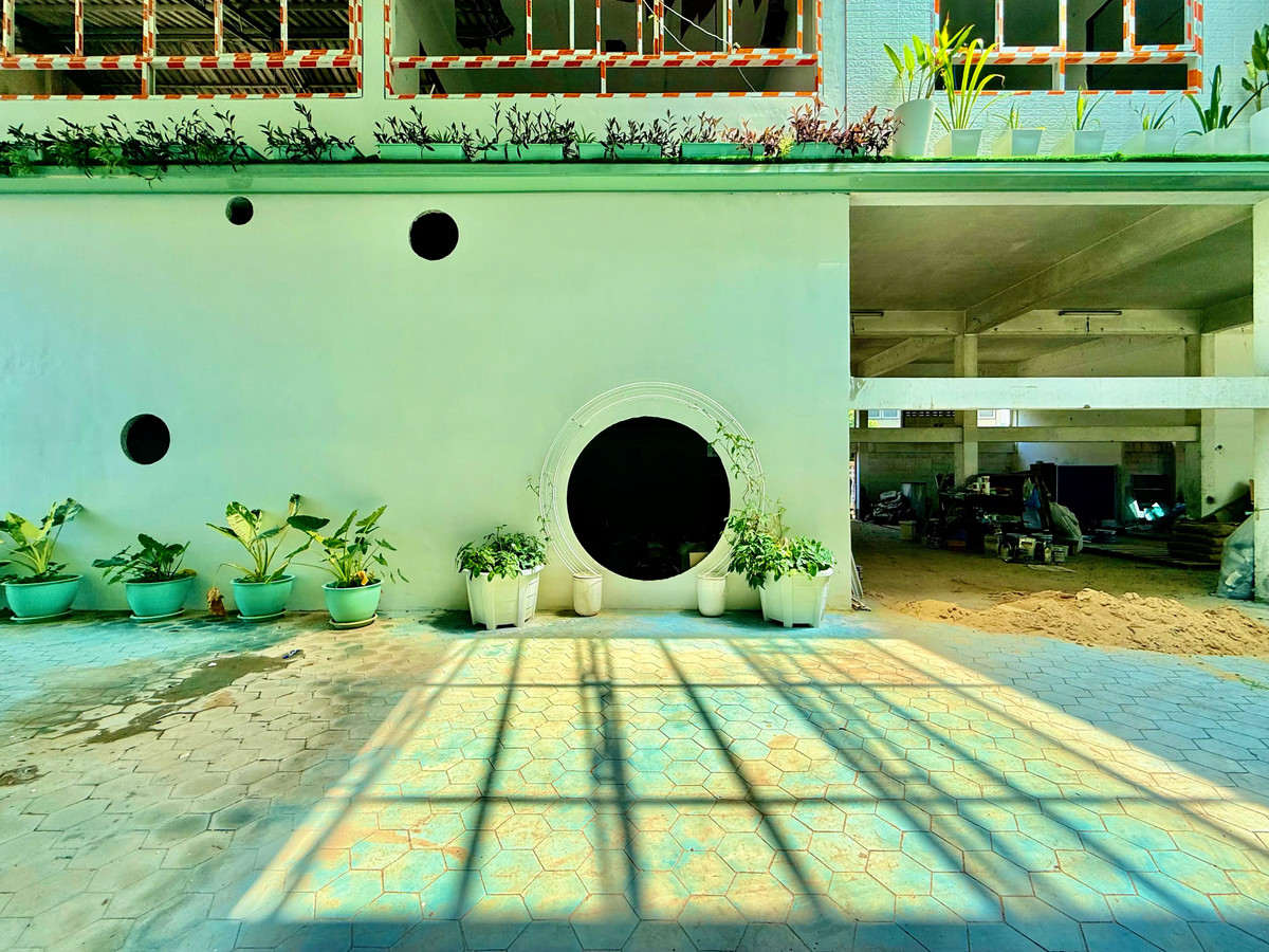 For RentOfficeRattanathibet, Sanambinna : 📢 [For Rent] Prime Office & Warehouse Complex – Rewadee Soi 7, near Nonthaburi Government Center! 🏢✨  Spacious area with versatile functions, perfect for a modern office, warehouse, or distribution center.