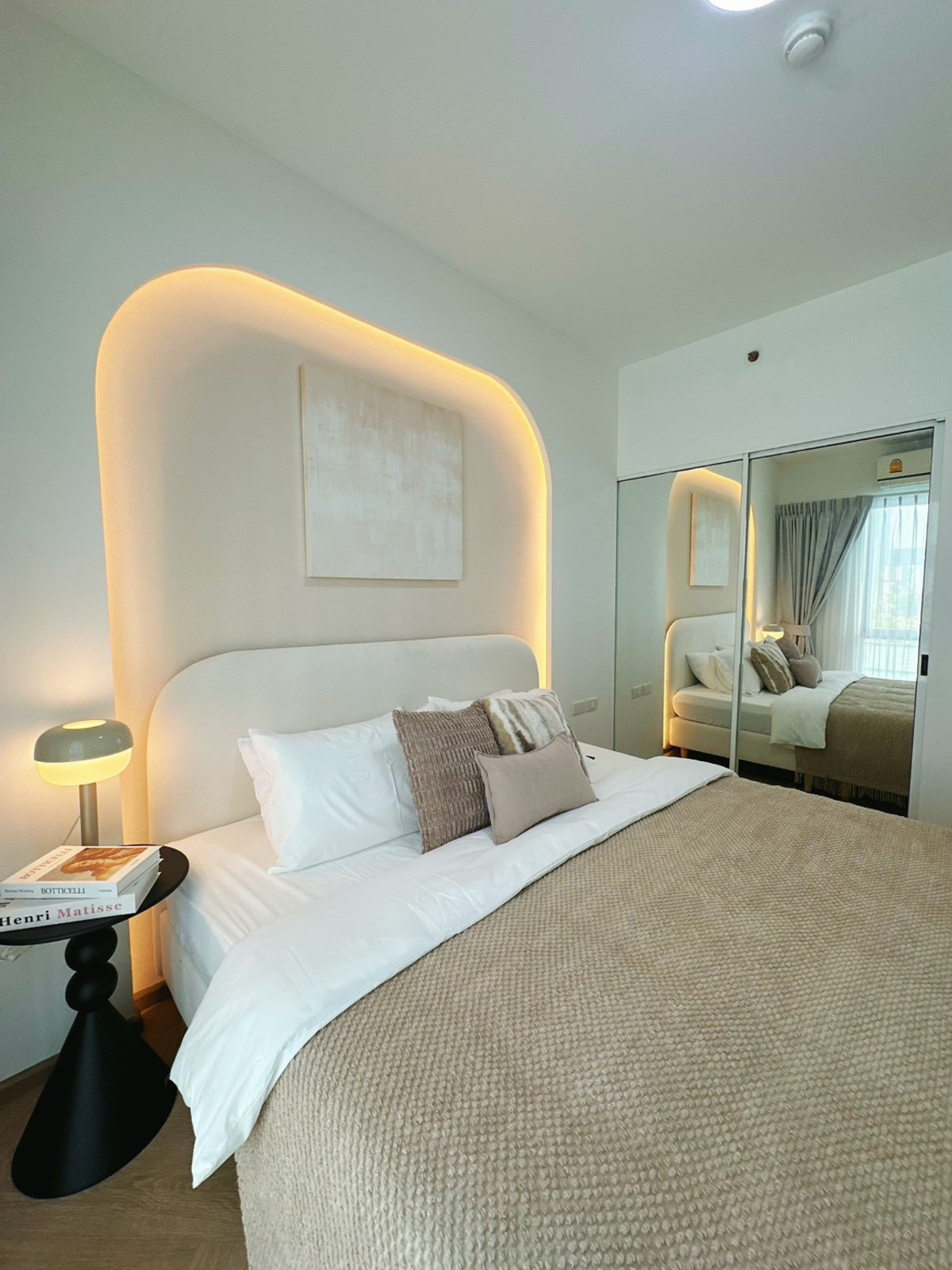 ขายคอนโดพระราม 9 เพชรบุรีตัดใหม่ RCA : ขาย คอนโดรีโนเวท ใกล้MRTพระราม9🌊✨ริมสระ pool access 3.19ลบ One Bedroom 48sq.m พร้อมอยู่ นัดชมเลย 084-976-1441