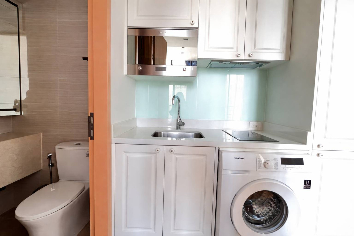 For RentCondoSukhumvit, Asoke, Thonglor : 🏢 ✨ 出租 /  Noble Be 33 | 25th Floor – High Floor, Bright & Airy Living  A beautiful high-floor unit with a great atmosphere and excellent ventilation Designed to make every day feel calm, comfortable, and truly relaxing 