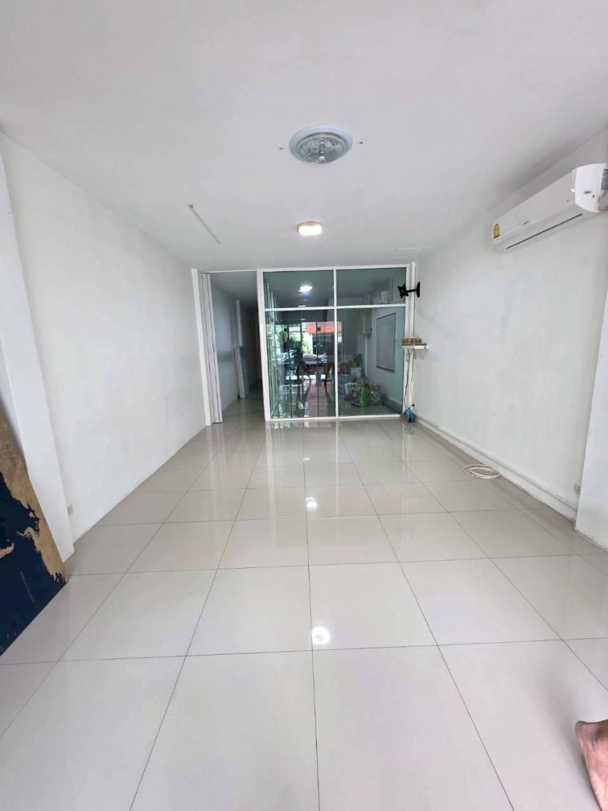 For RentShop HouseKaset Nawamin,Ladplakao : 4-story shophouse for rent on Sukonthasawat Road, good location, near Satri Wittaya 2 School.