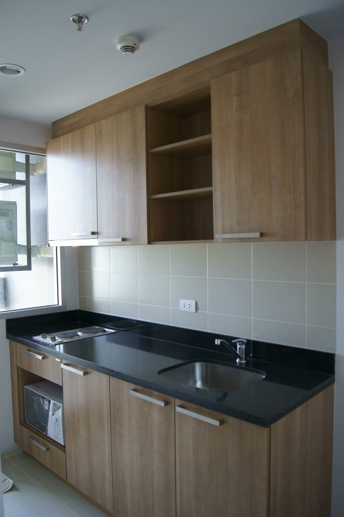 For RentCondoWongwianyai, Charoennakor : For rent, Hive Taksin! High floor, 40 sq m., fully furnished, spacious room, comfortable, only 16k.