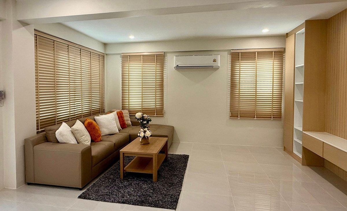 ให้เช่าบ้านรามคำแหง หัวหมาก : ᚱ ให้เช่า บ้านเดี่ยว 🔥3 ห้องนอน 1 ห้องแม่บ้าน🔥 รามคำแหง หัวหมาก 9 ที่จอดรถ 2 คัน ✅ ใกล้ MRT ศรีกรีฑา